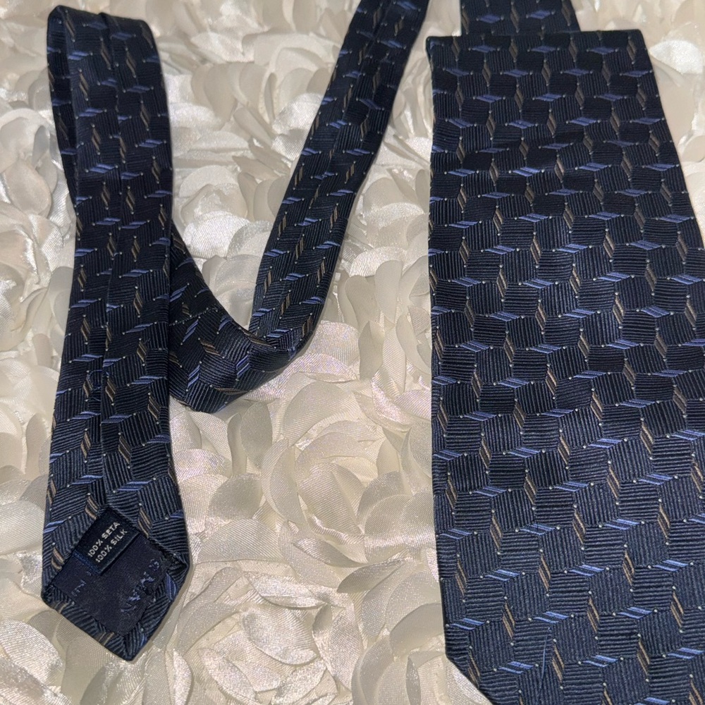 Elegant Blue Silk Tie for Office to Special Occasions
